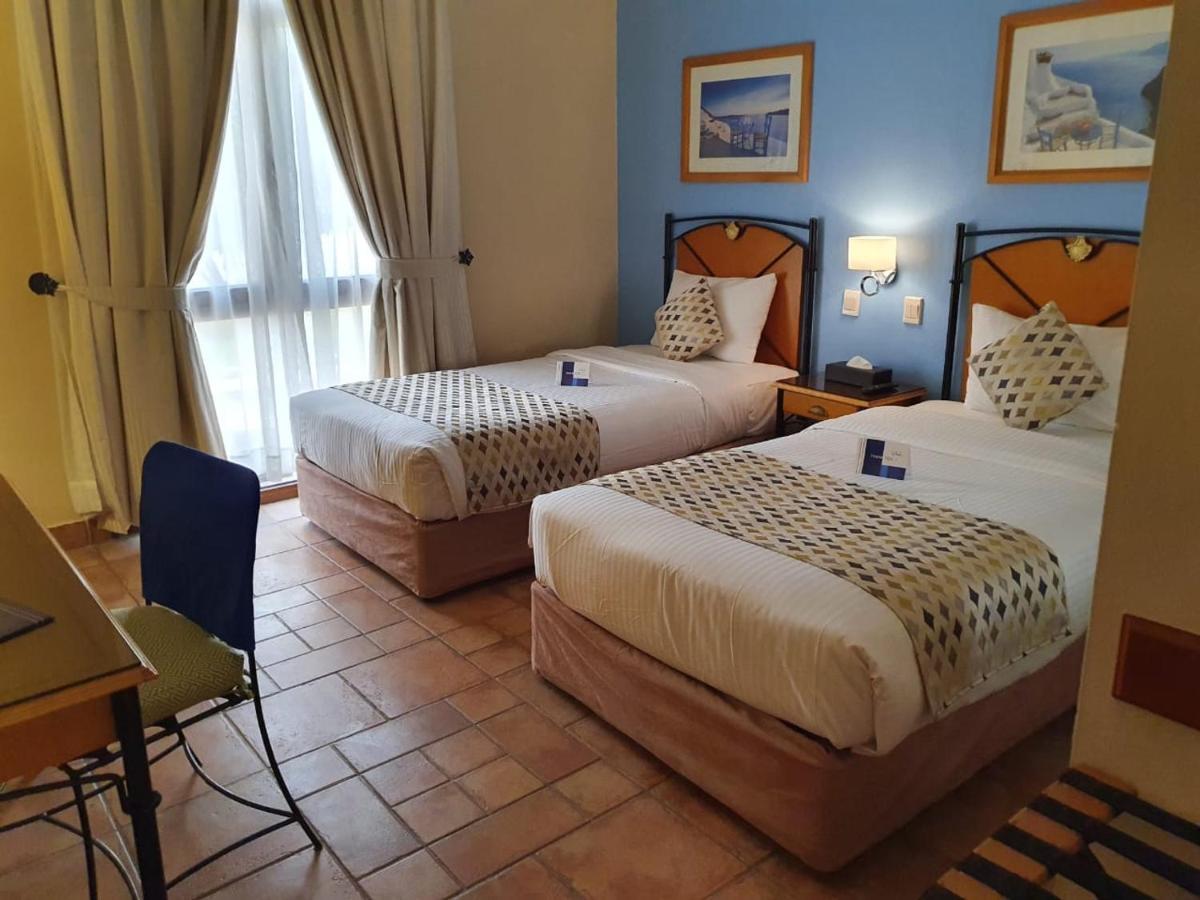 Mena Half Moon Resort